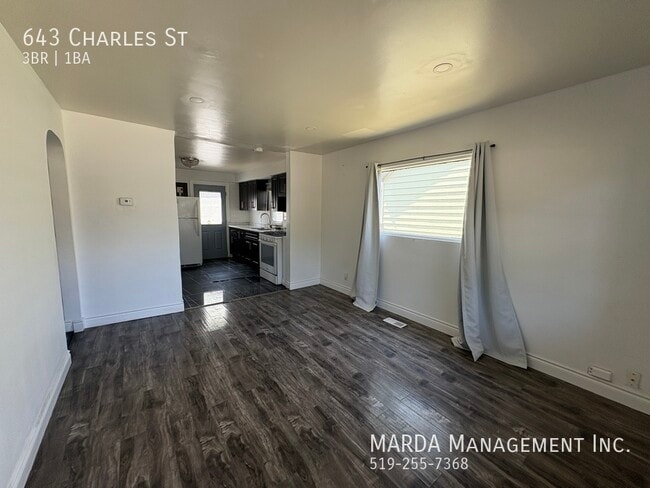 Photo du bâtiment - CHARMING 3 BED 1 BATH W/ LARGE YARD & CENT...