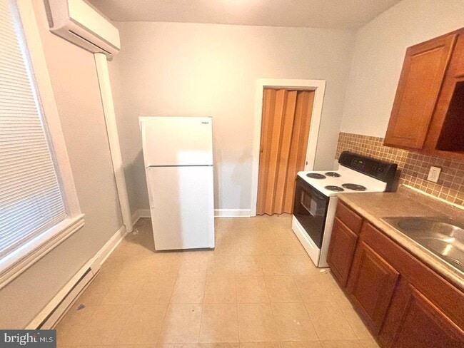 Foto del edificio - 1736 N 59th St