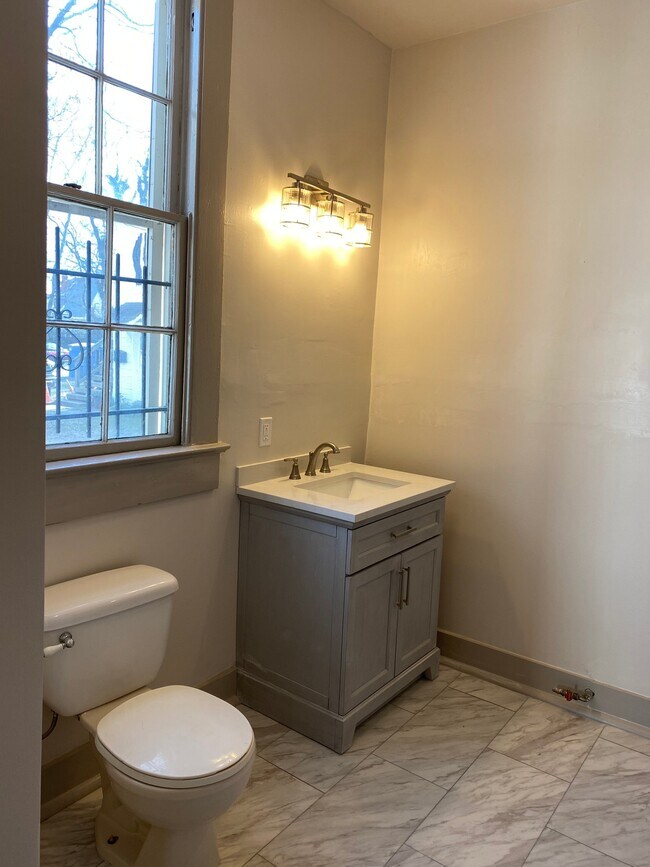 Foto del edificio - 605 E 6th St