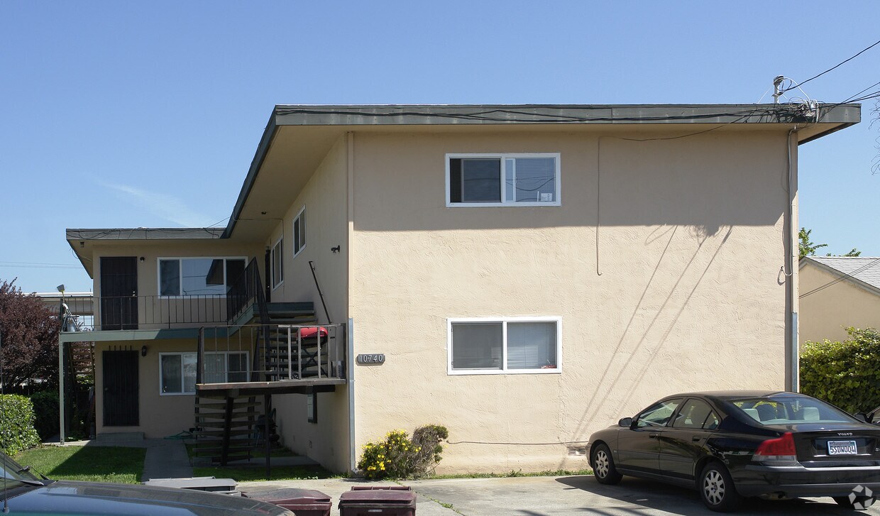Primary Photo - 10740 Pippin St
