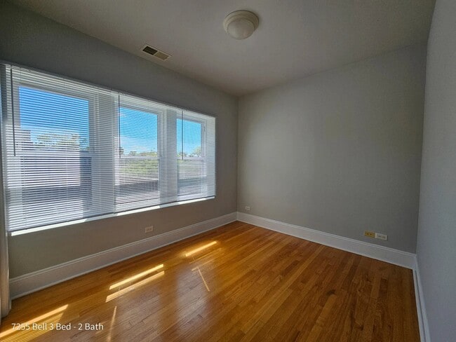 Photo - 7257 N Bell Ave (Chicago, IL) Apartment