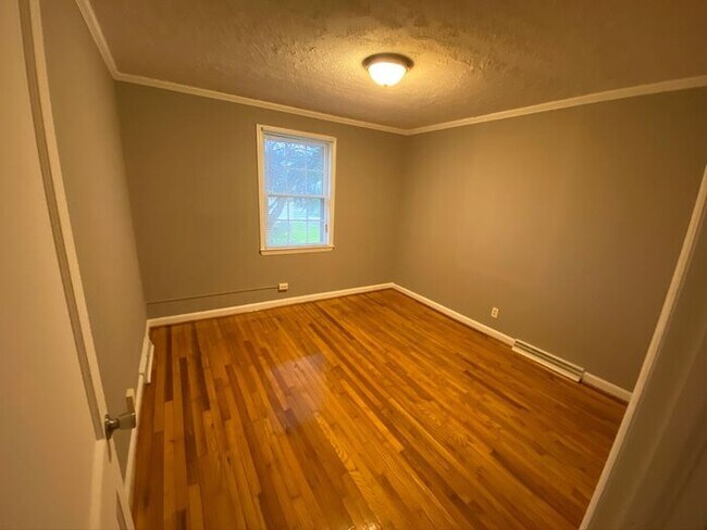 Building Photo - 2020 Hoover St-3BR/2BA-HOME!!!