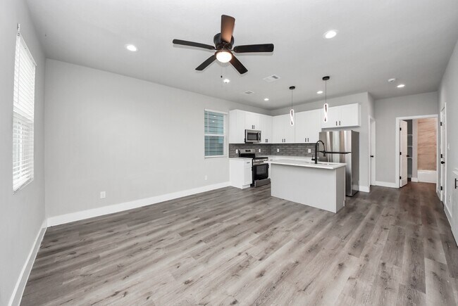 Foto del edificio - 19104 Sears Dr