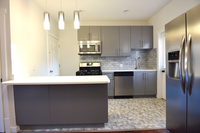 Building Photo - 1487-1499 Hamlet St