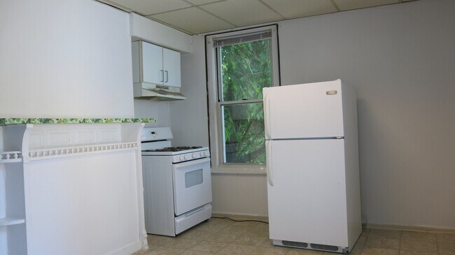Building Photo - 212 Coltart Ave
