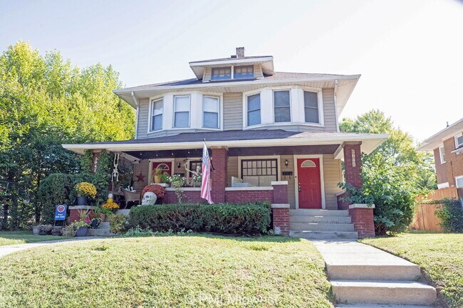 Foto del edificio - "Charming 3 Bedroom with Hardwood Floors i...