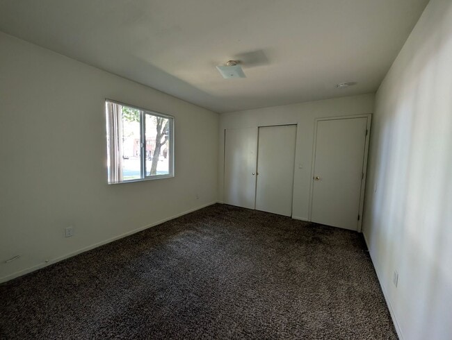 Building Photo - 623/619 5th