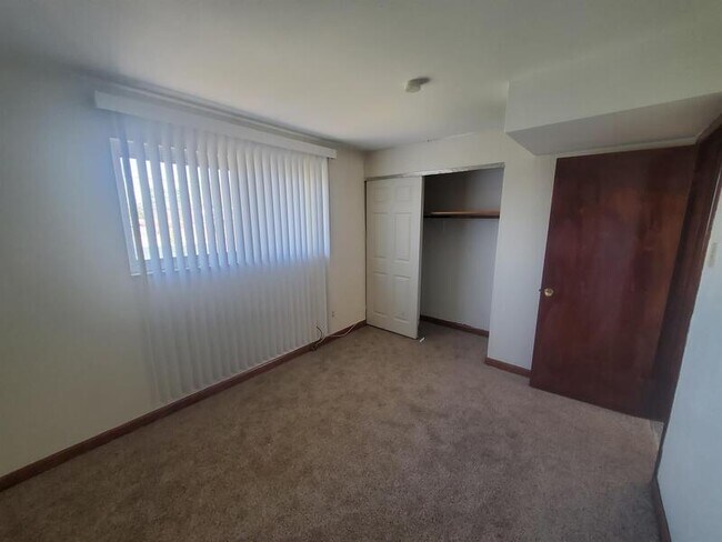 Building Photo - 14 Bruce Dr