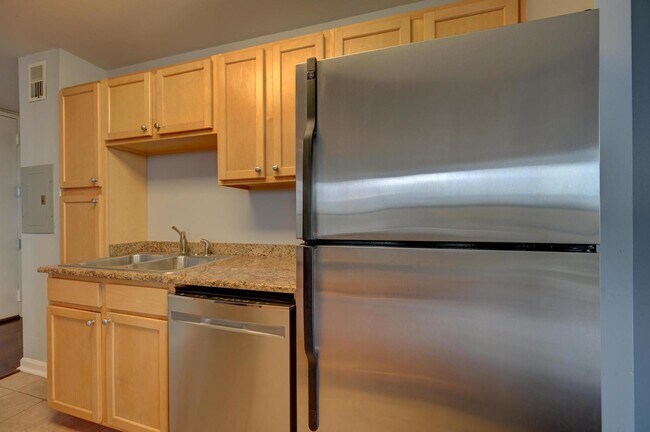 Foto del edificio - 6730 S South Shore Dr