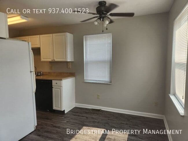 Building Photo - 1/2 OFF 1ST MONTH'S RENT! - Beautifully re...