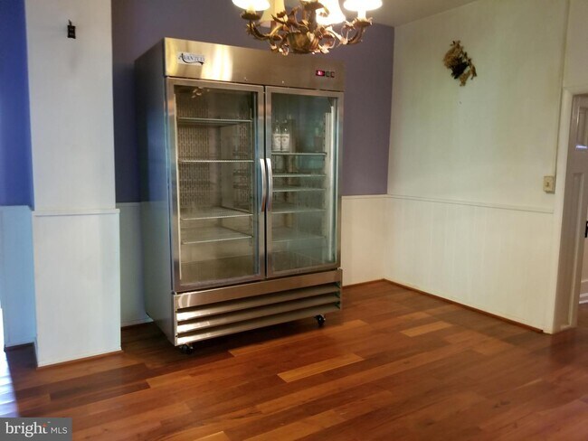 Foto del edificio - 211 E High St