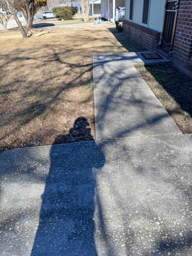 Building Photo - 1127 Strathdon Ave