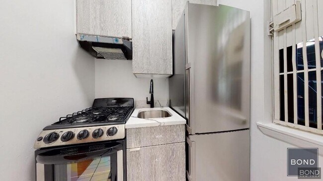 Foto del edificio - 313 E 85th St