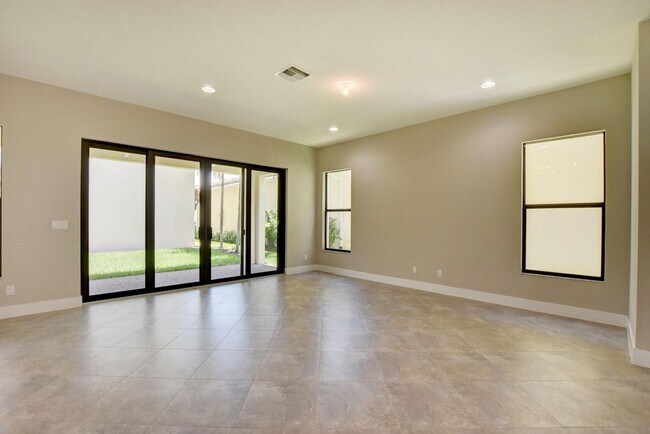 Building Photo - 2086 Dickens Ter