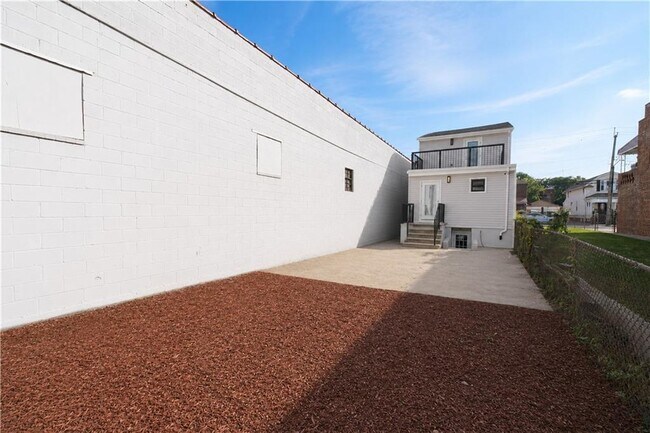 Foto del edificio - 2171 Hendrickson St