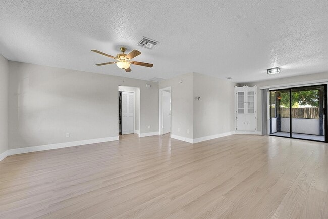 Foto del edificio - 2251 SE Holland St