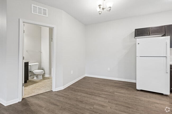 3BR, 2BA - 1,297SF - Dining Area - Peaks of Oakwood