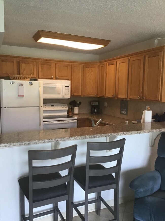 Photo - Amazing Ocean View from Pool and Jacuzzi -... Apartment