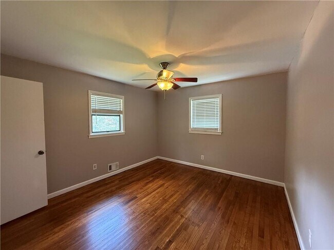 Foto del edificio - 6271 Mountain Ct SE
