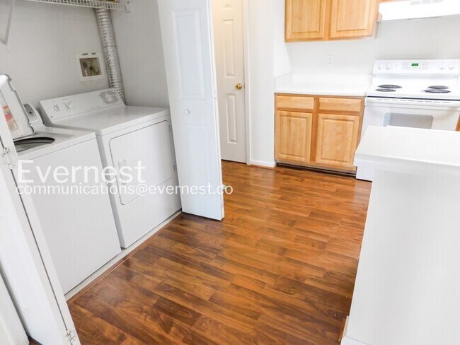 Foto del edificio - 702 Westgate Cir