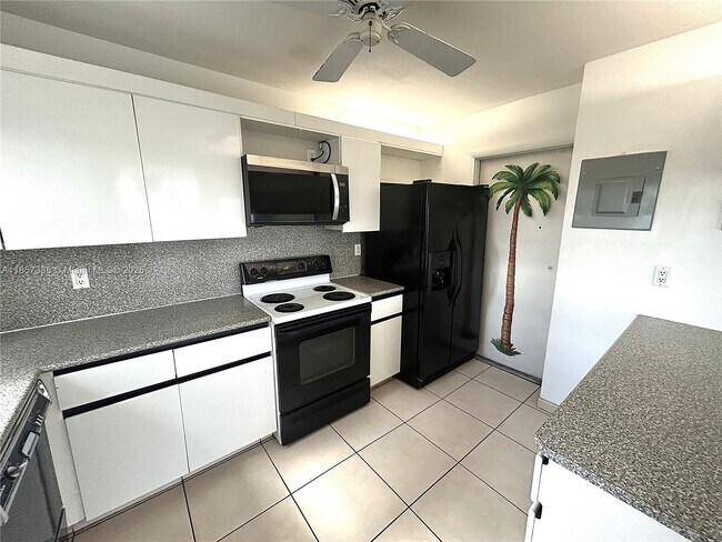 Building Photo - 1825 S Ocean Dr