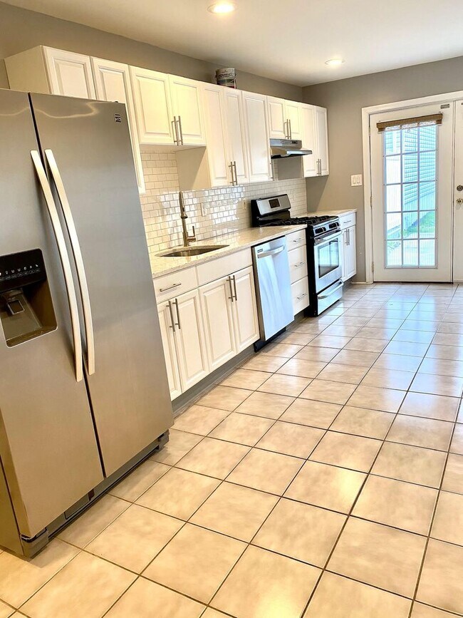 Foto del edificio - Spacious hardwood 2 bedroom brownstone wit...