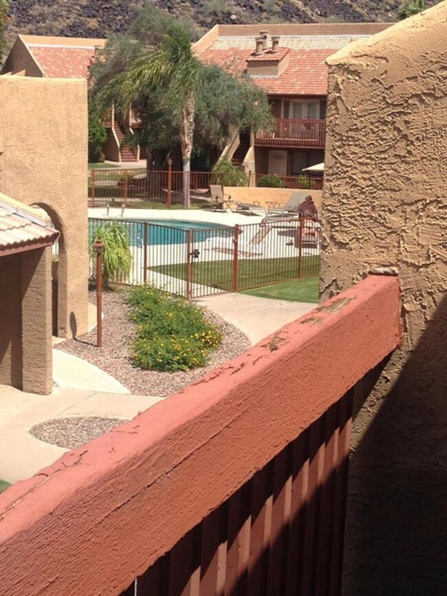 Building Photo - 2 bedroom 2 bath condo