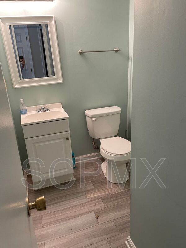 Building Photo - 10 Bass Ln