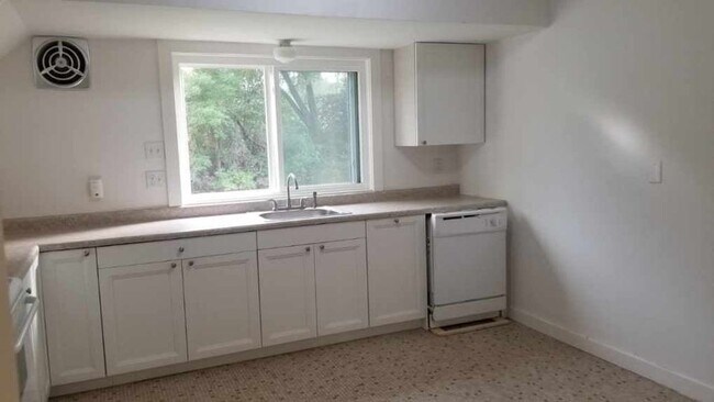 Building Photo - 1503 Steensland Dr