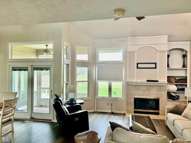 Foto del edificio - 312 Carriage Ln