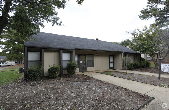 Building Photo - Meadow Run Apartments