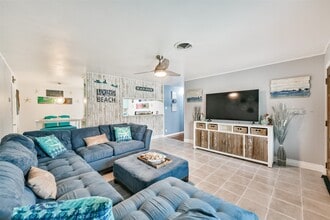 Building Photo - 728 7th St