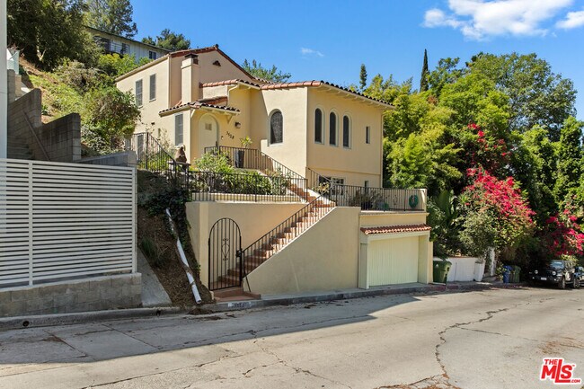 Foto del edificio - 3528 Fernwood Ave