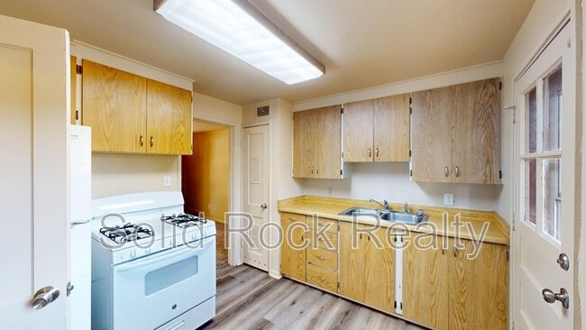 Photo - 411 N 30th St Apartment