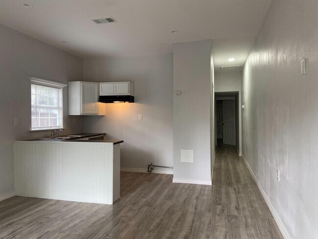 Foto del edificio - 5341 Ash Ln