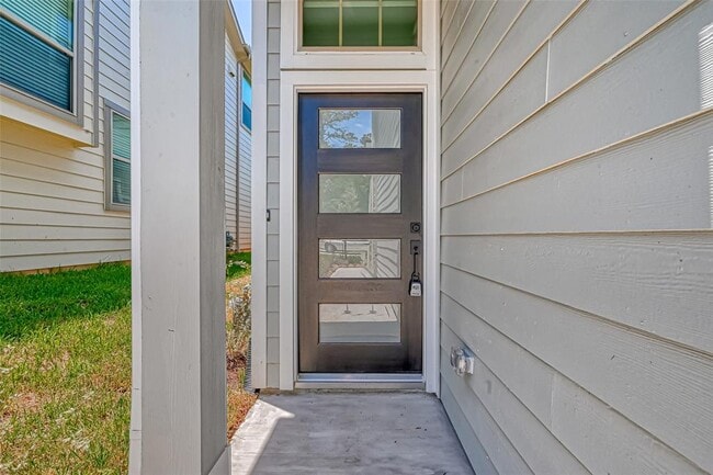 Building Photo - 584 Longleaf Pine Dr