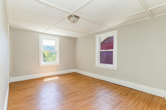 Building Photo - 148 Midland Ave