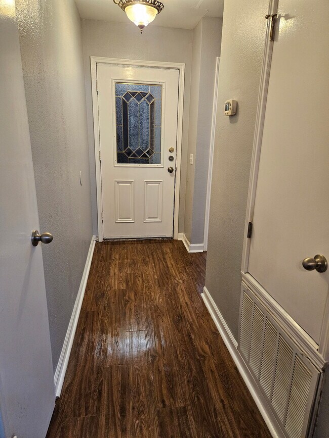 Front Entry way - 511 Brian Ln