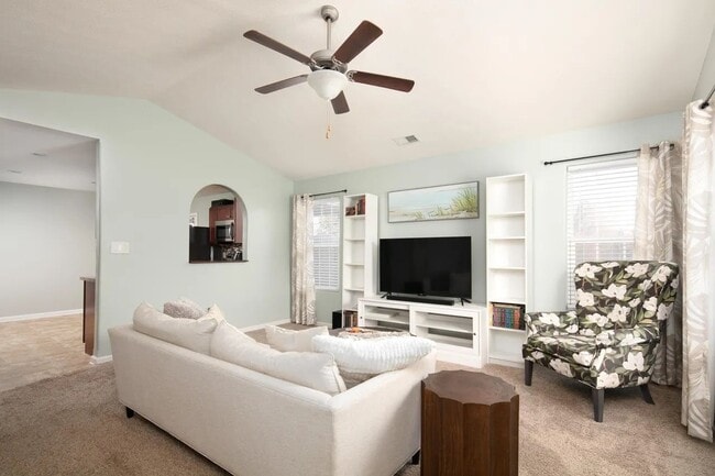 Foto del edificio - 138 Nathan Hale Dr