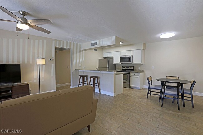 Building Photo - 5327 Summerlin Rd