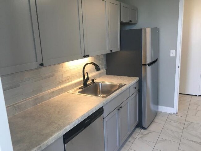 Foto del edificio - 2626 N Lakeview Ave
