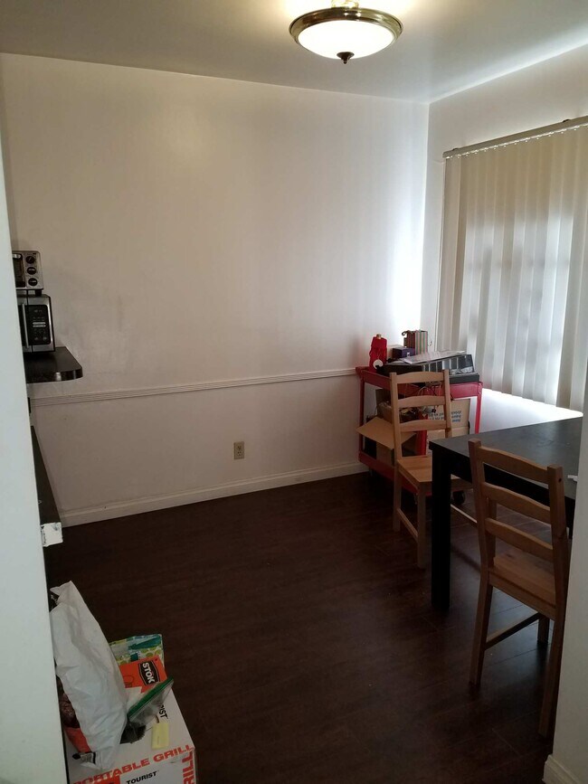 Foto del edificio - 3658 Military Ave