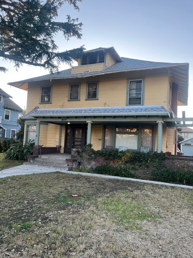 Building Photo - 2679 Menlo Ave