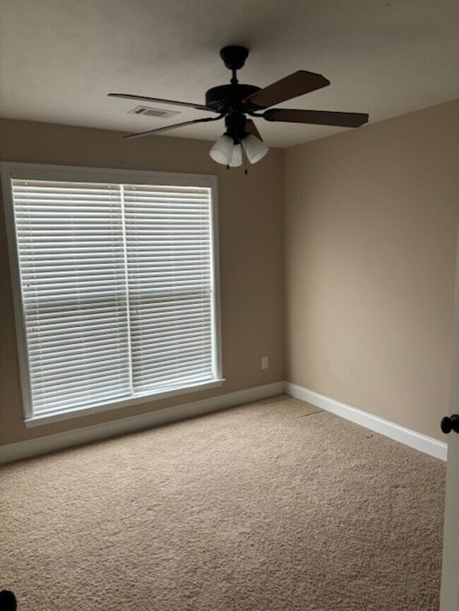 Foto del edificio - Coming Soon. Spacious home just off Jimmy ...
