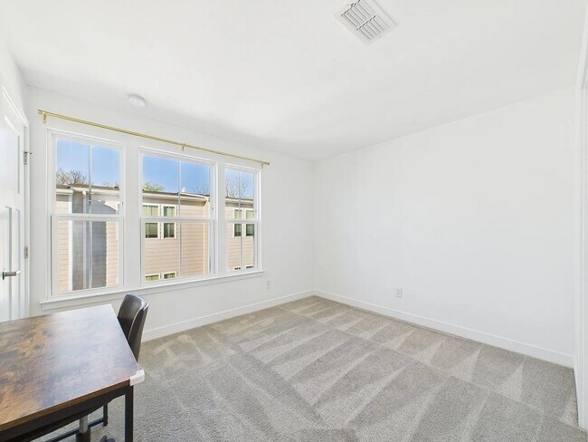 Foto del edificio - Charming 3BR Townhome in Charlotte