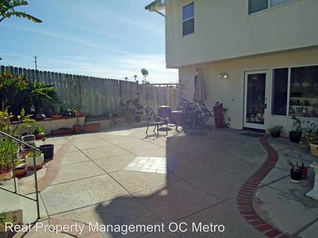Building Photo - 302 Avenida Santa Margarita