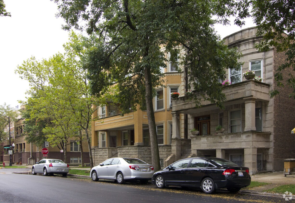 Foto del edificio - 932 N Oakley Blvd