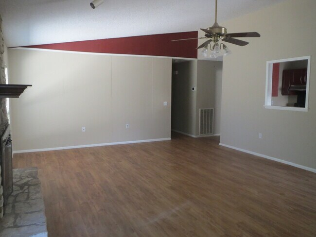 Photo - One Story / 3/2 Now Available in Valley Fo... House