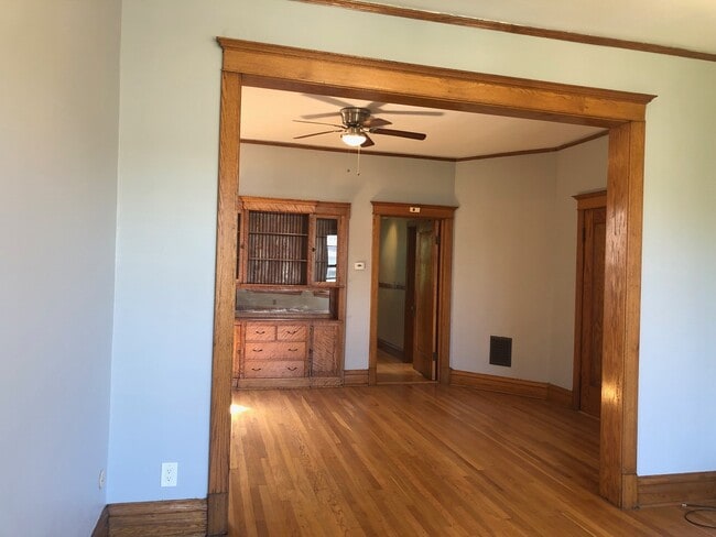 Building Photo - 3311 W Wrightwood Ave