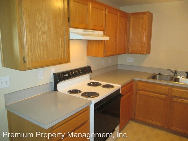 Building Photo - 1855 Skyline Ct S